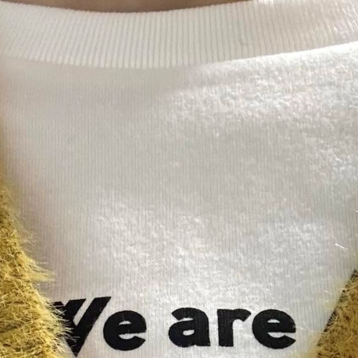 嵐のライブTシャツを着たら「寒い！」→カーディガンを羽織ったら……　まさかの光景に「吹き出しました」「さすが松潤」 | ライフスタイル ねとらぼ