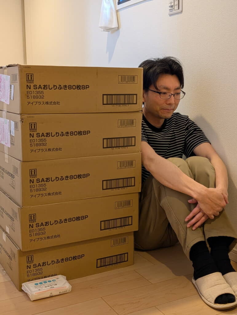 たくさんのおしりふきと松森さん