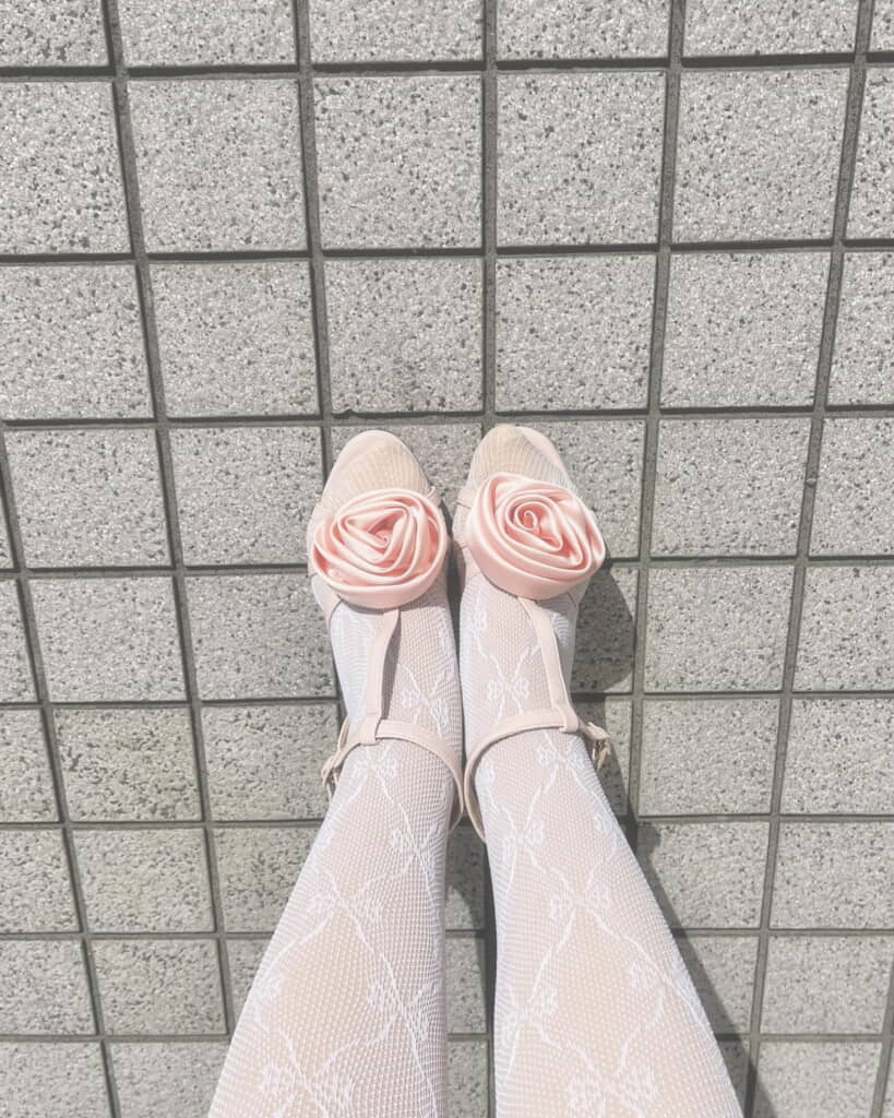 バラのシューズがすてき