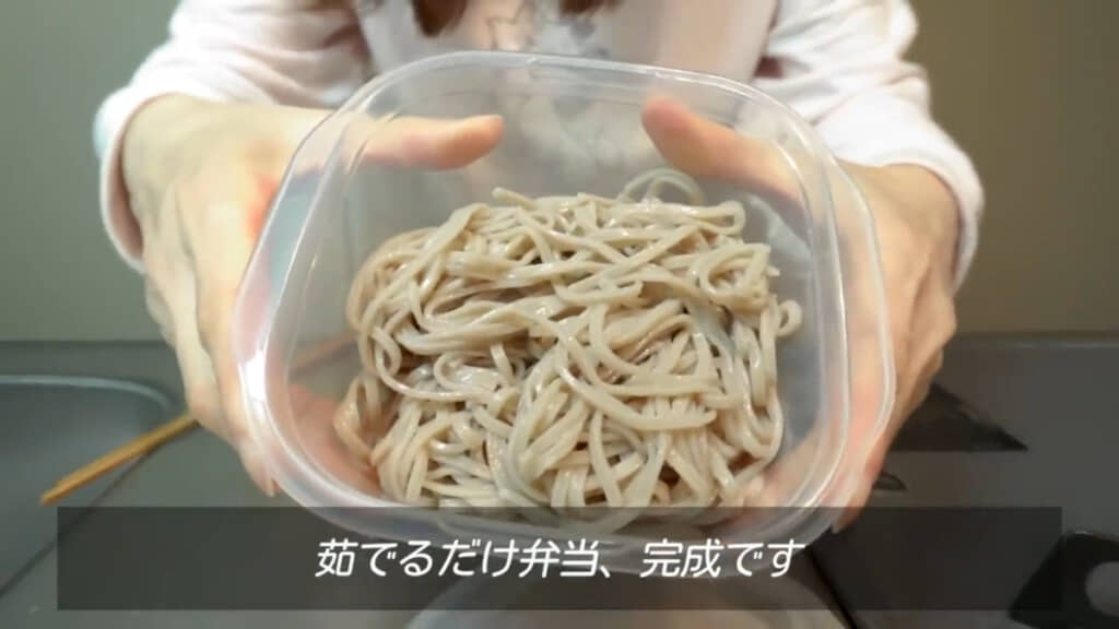 木曜日は斬新な「ゆでるだけ（そば）弁当」