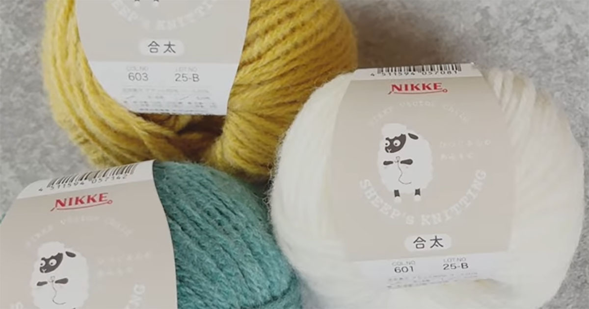 3色の毛糸をかぎ針でザクザク編んでいくと……　完成した“春色アイテム”に「色の組み合わせが素敵！」「とても楽しそう」（1/3） | 編み物 ねとらぼ