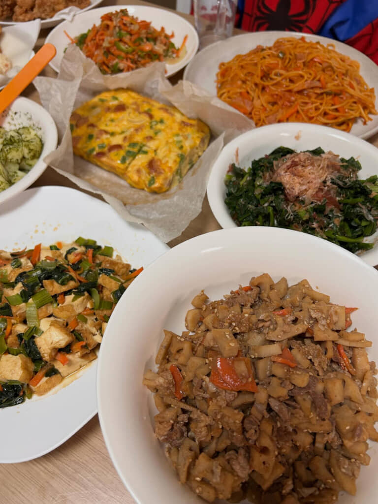 ナポリタンや炒め物、おひたしなどバラエティ豊富