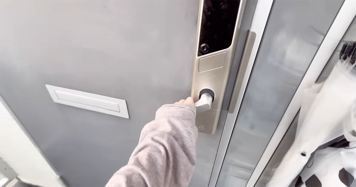 家賃6万円の“レオパレス”で暮らす30代女性→玄関を開けると…… 「秘密基地みたいでかわいい」「清潔感もあって素敵」(1/3) | 住まい ねとらぼ