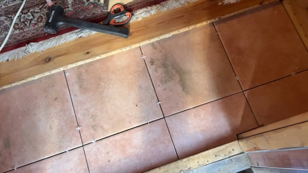 タイルを全て貼りました