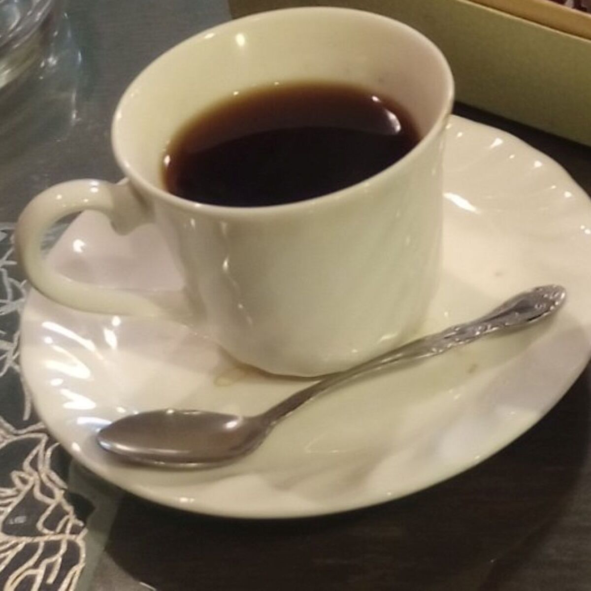 喫茶店でコーヒー1杯を頼んだら……　とんでもない“おまけ”が横にドーン！「箱ごと？」「コメダが第二章に突入したのかと思った」 | ライフスタイル ねとらぼ