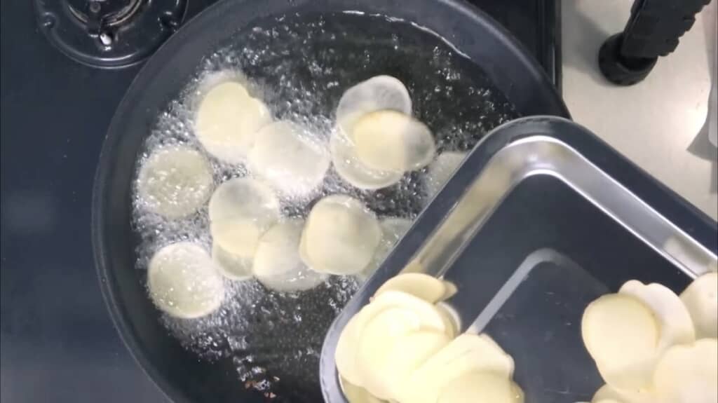 短時間でカラッと揚げて