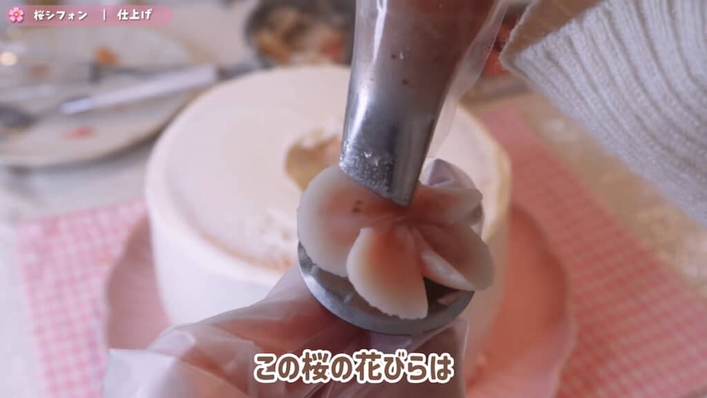 白あんと桜あんで桜の花を作る