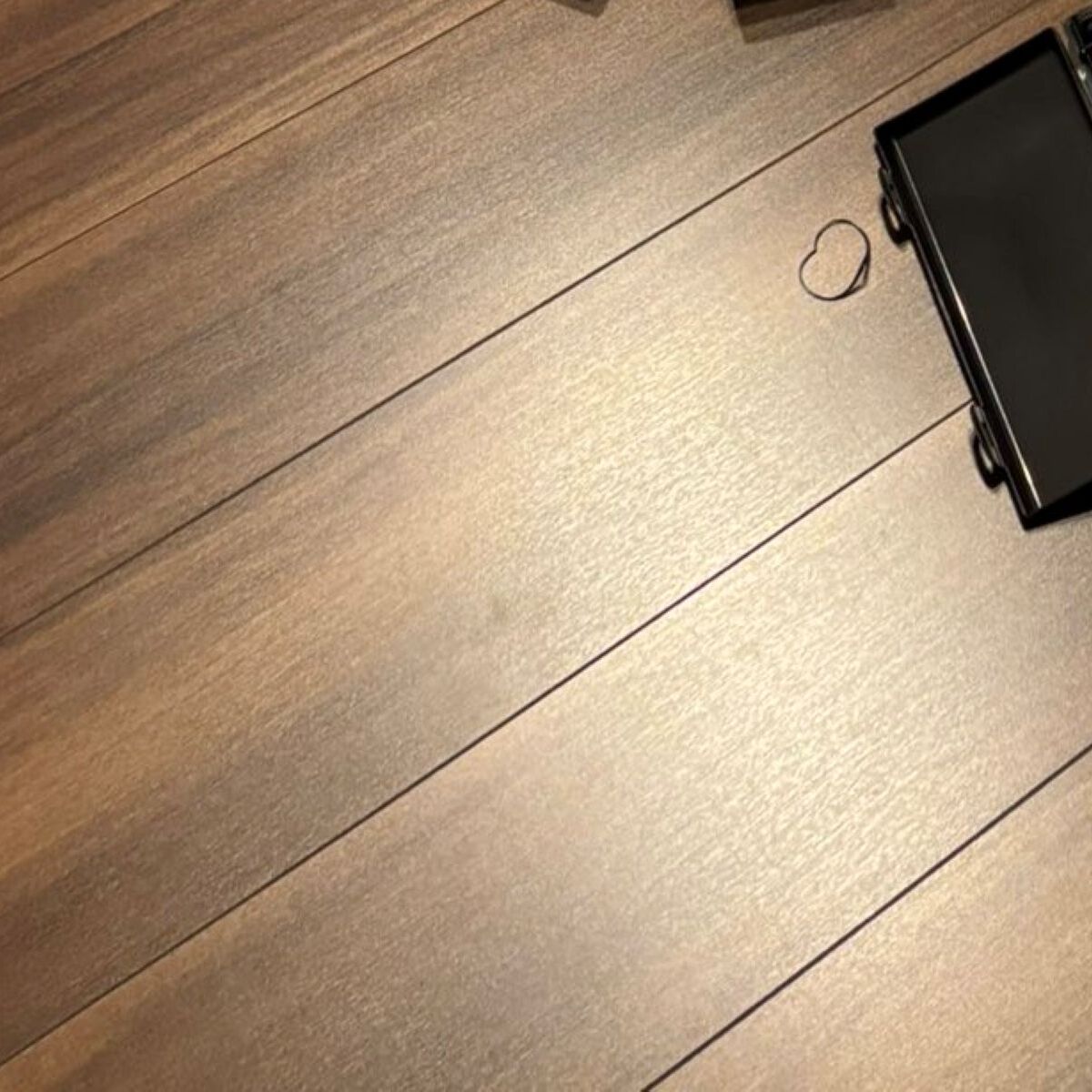 部屋の掃除へ行った夫が戻ってこない→不審に思った妻が見に行くと……　まさかの光景に「小学生男子かと」「二度見した」 | ライフスタイル ねとらぼ