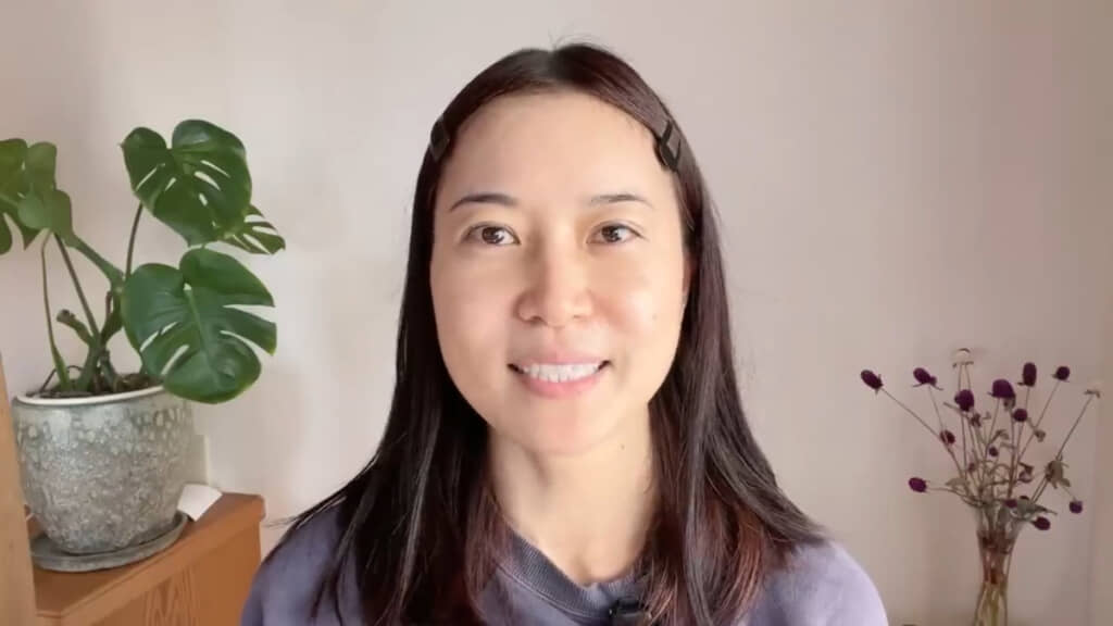 朝起きて髪だけといた“すっぴん状態”のYuriさん