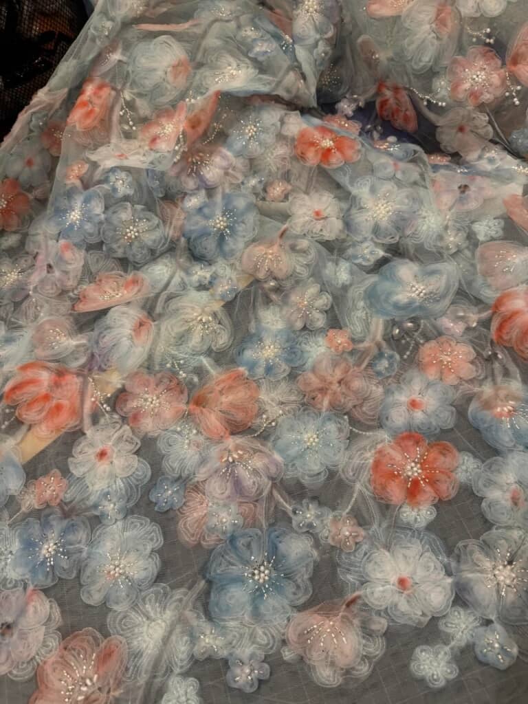 1メートル7000円の生地はふわふわとした絵画のような美しさ