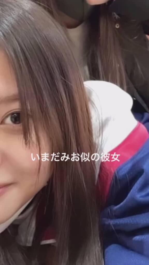 見つめられている感の強いドキッとする1枚