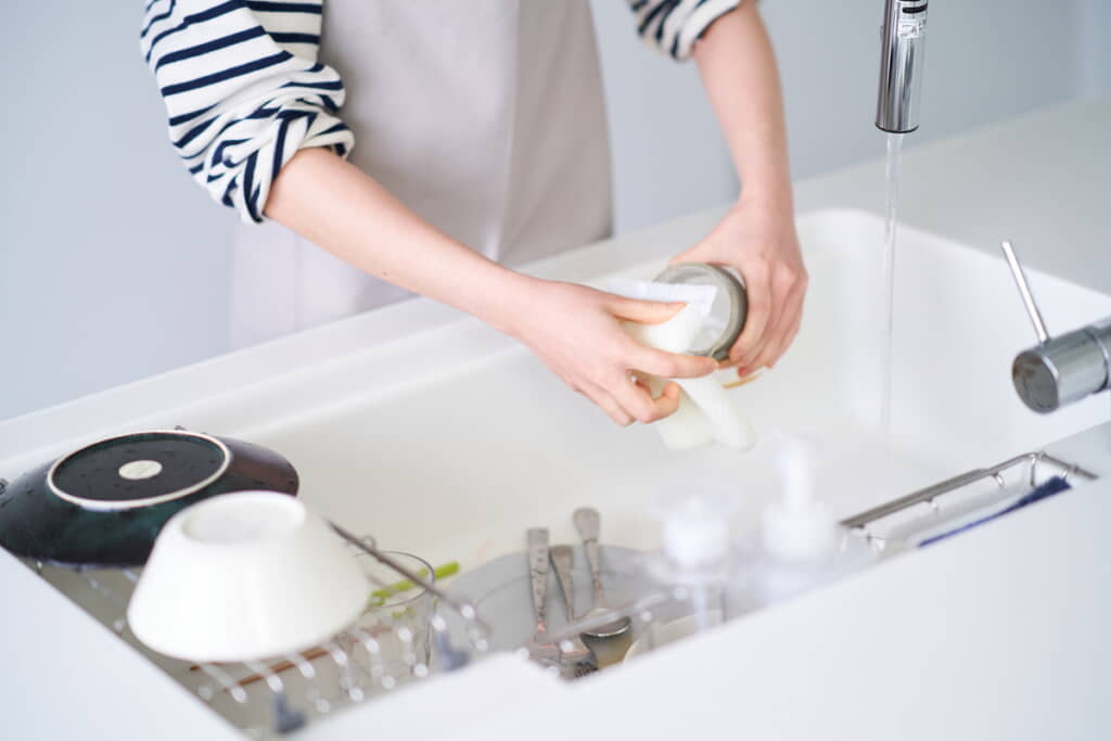 大変な家事の負担を減らすために……(出典:PIXTA)