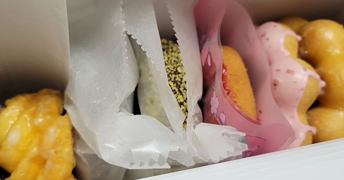 差し入れのミスタードーナツ→箱を開けると…… まさかの光景に「みんなハッピー」「家でやってみる」(1/3) | グルメ ねとらぼ