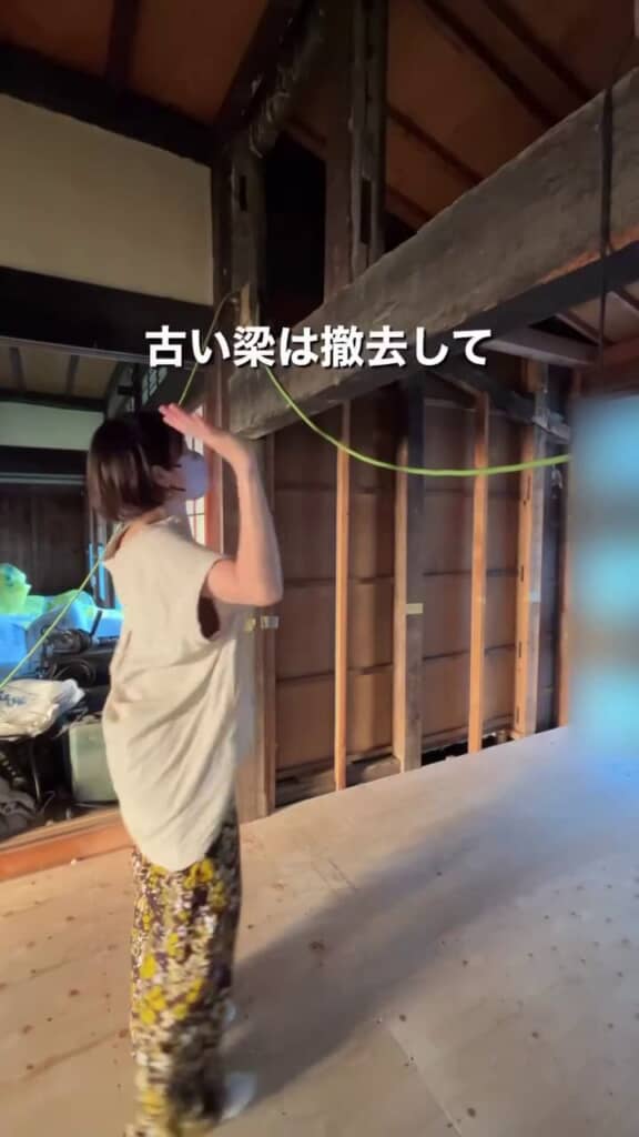 撤去する予定の古い梁