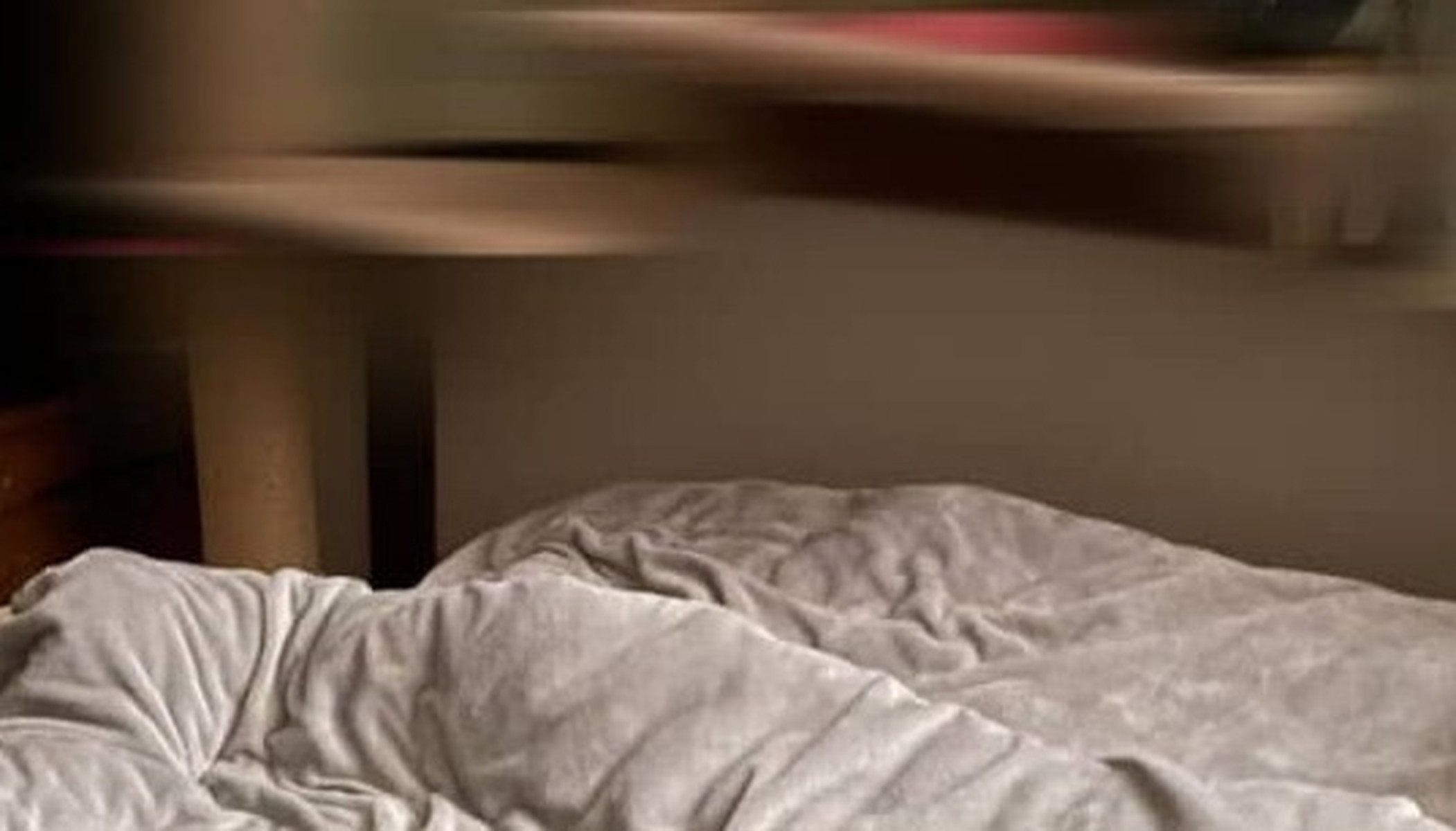 「長風呂出たらベッドの上に……」プライベートな“赤裸々光景”に「やだーん」「誘ってるんだよ！」「裸のマハを思い出しました」（1/3） | 猫 ねとらぼ