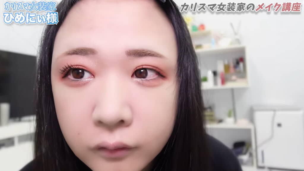 左がマスカラを塗ったまつ毛