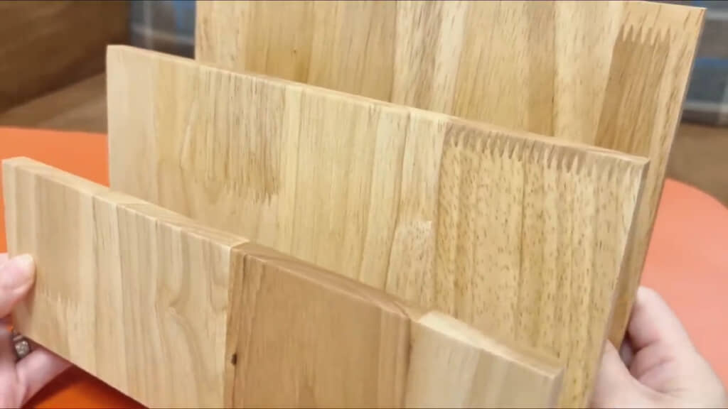 Standard Products「ゴムノキ マガジンスタンド」(770円)