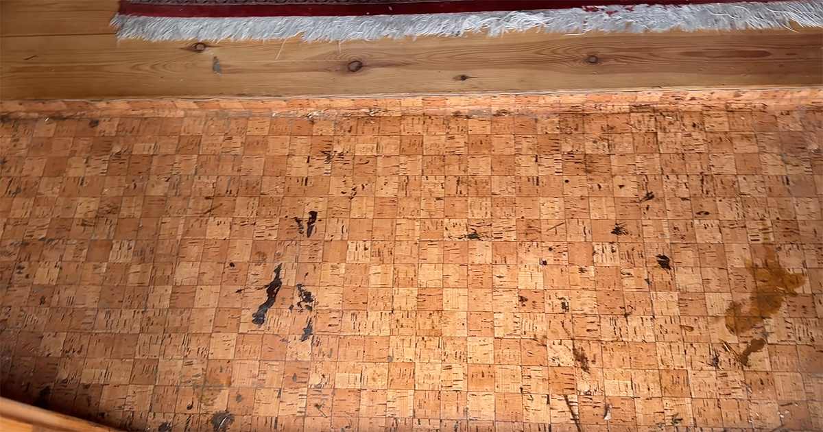 築35年の小さなログハウス、薄汚れた玄関を素人がDIYしたらこうなる→「オシャレ!」「見違える」「そんな手があったのですね」(1/3) | リフォーム・リノベーション・DIY ねとらぼ