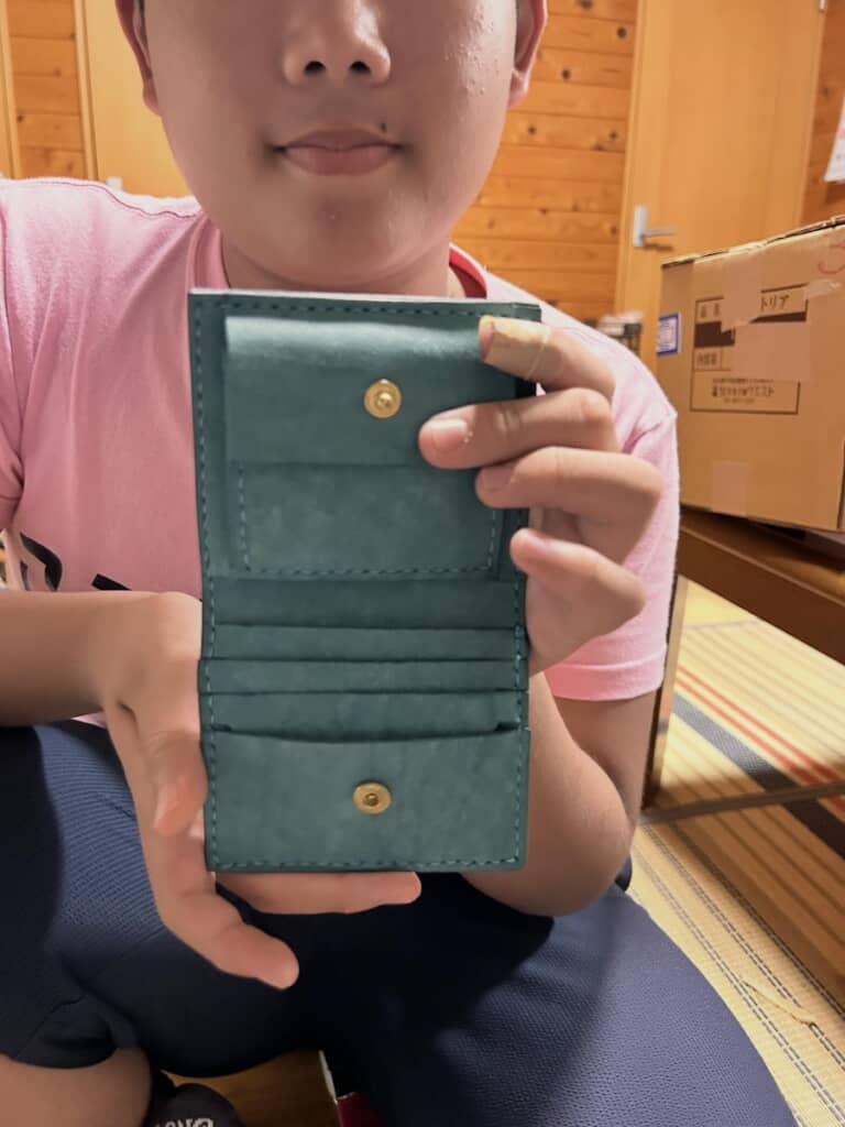 次男くんの財布は水色