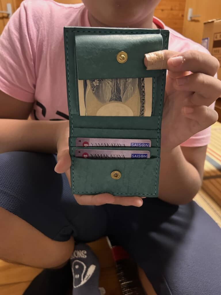 おそろいと思うとより感動的なプレゼントですね