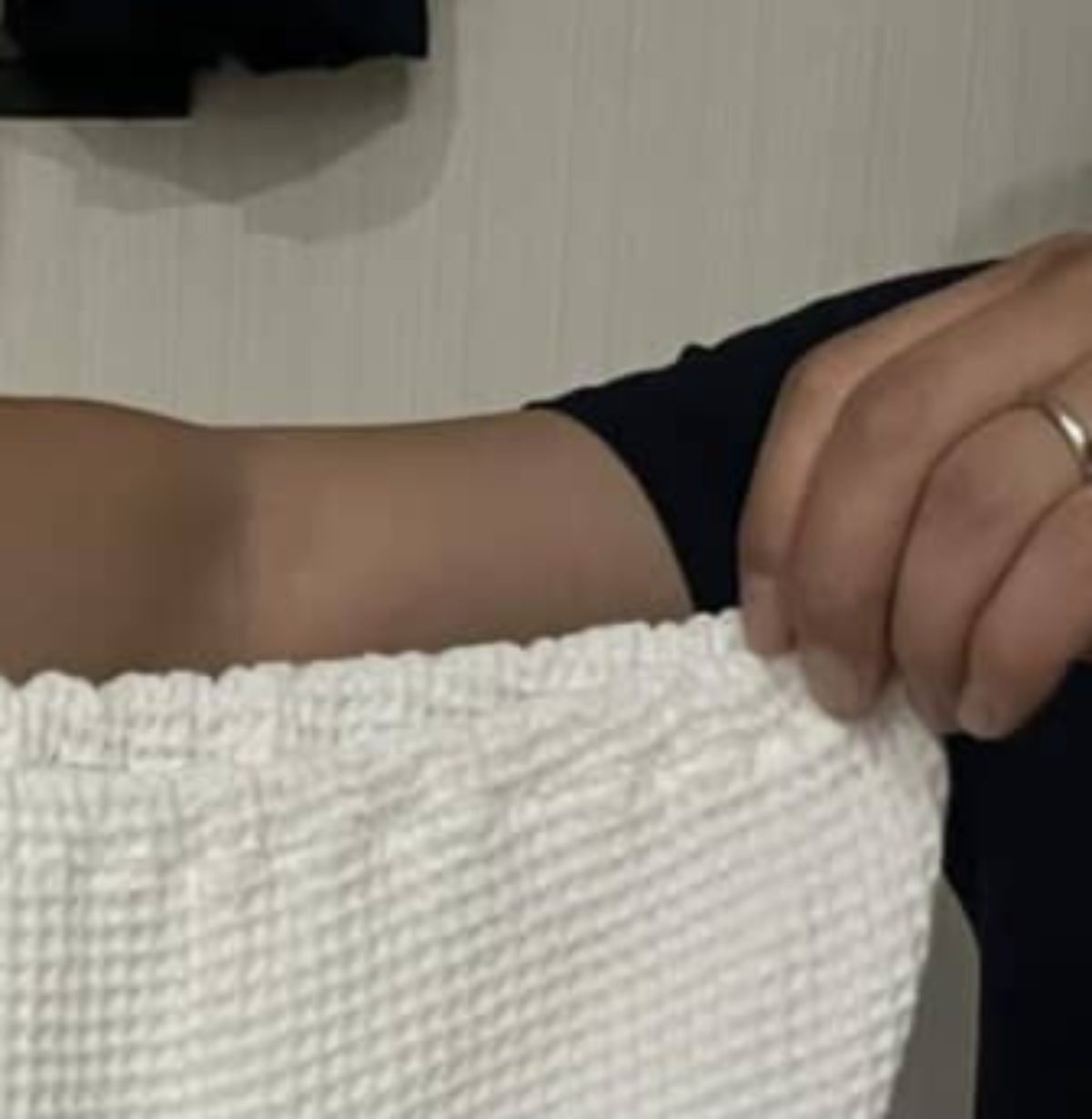 夫「俺こんなパンツ持ってたっけ？」→妻がよく見ると……　“とんでもない正体”に「何度でも笑える」「履けるもんなら履いてみてｗ」（1/3） | 育児 ねとらぼ