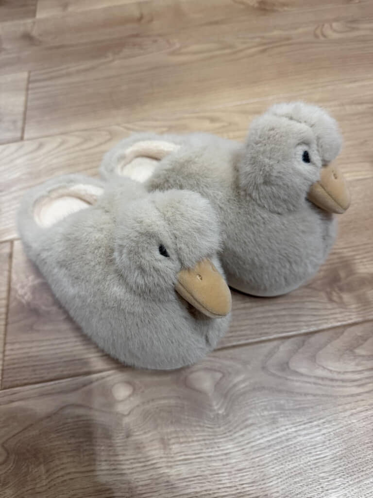 なんてかわいいスリッパ……！