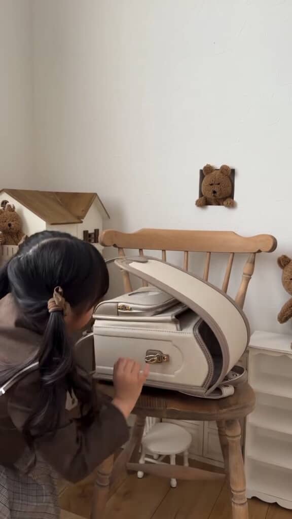 ランドセルを開けると……