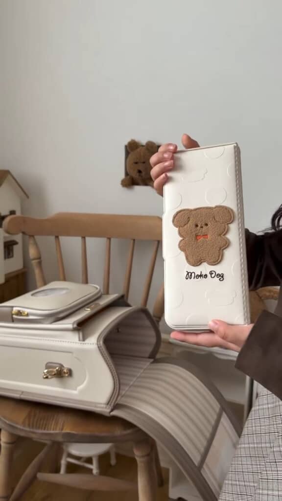 中にはかわいいペンケースが!