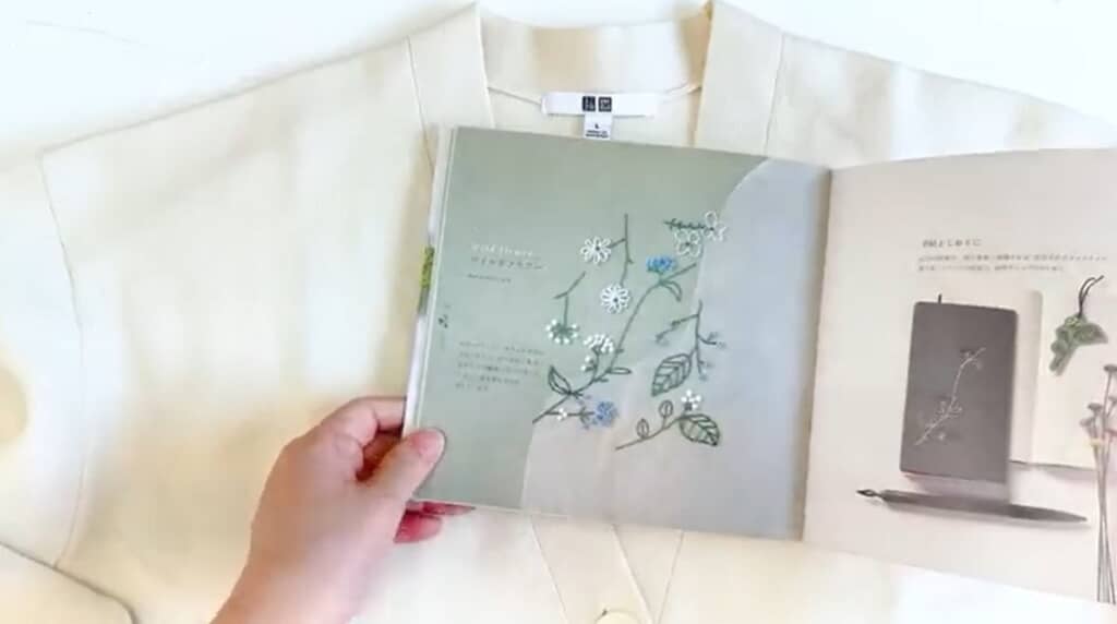 図案は『5つのステッチでできる annasの刺繍工房』から