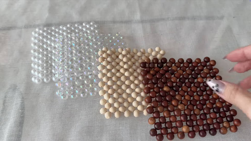 ビーズを変えるだけで雰囲気が全く違います