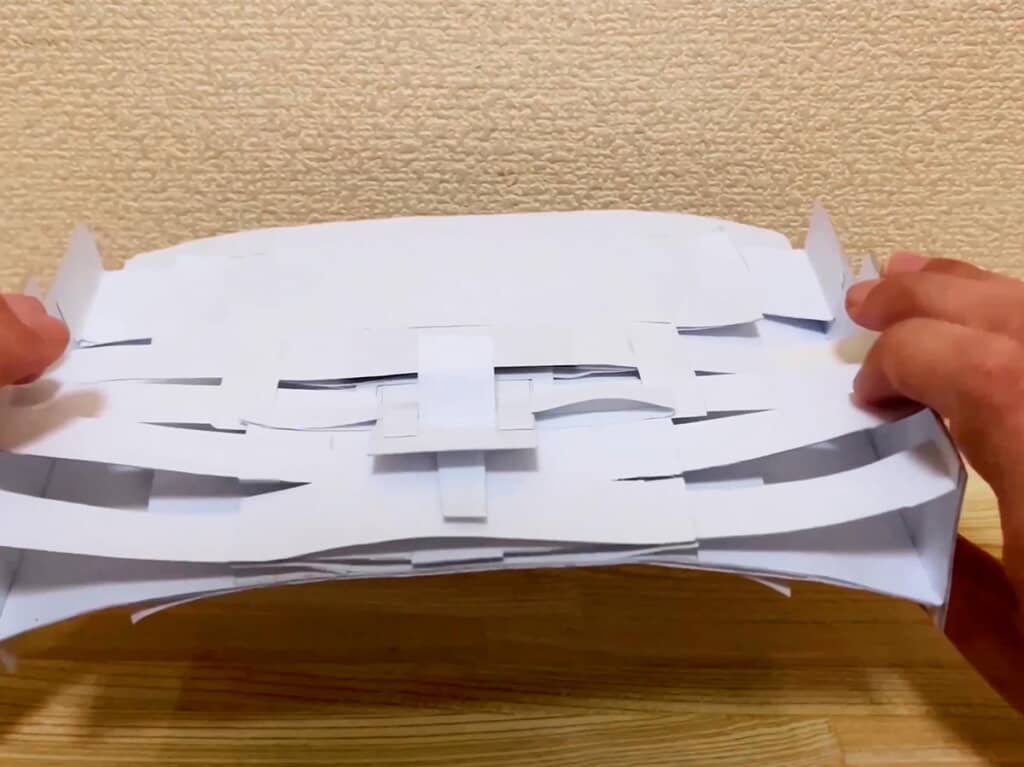 後ろには工作の跡が……！