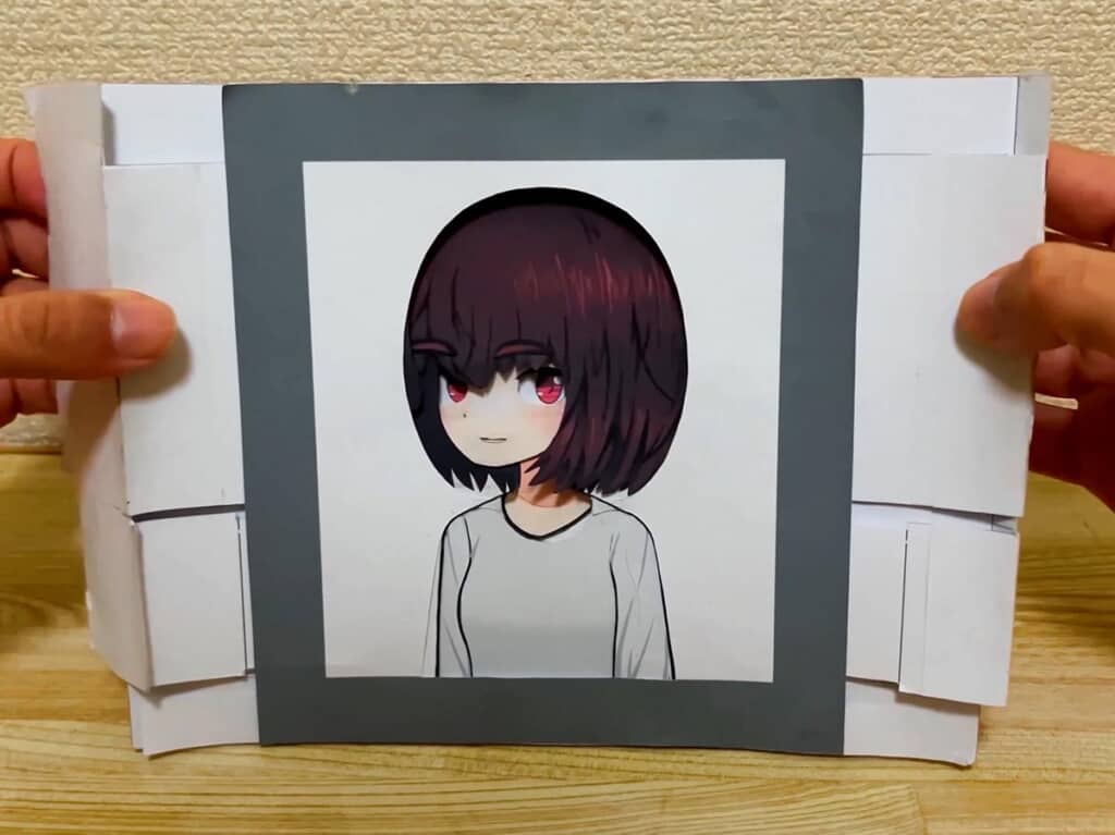 つまんで動かすと女の子も動く！
