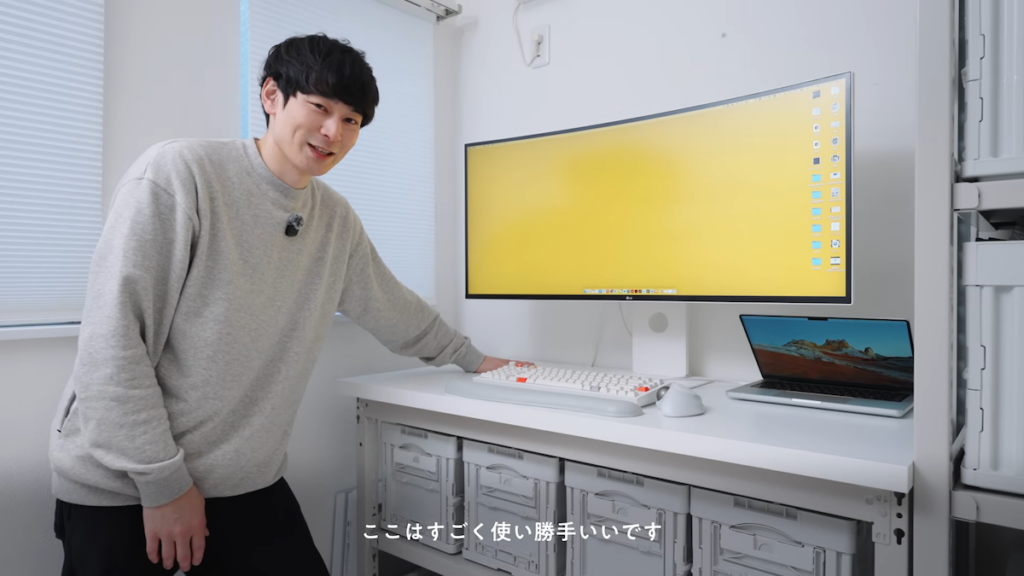 IKEAの天板は簡易デスクとして活用