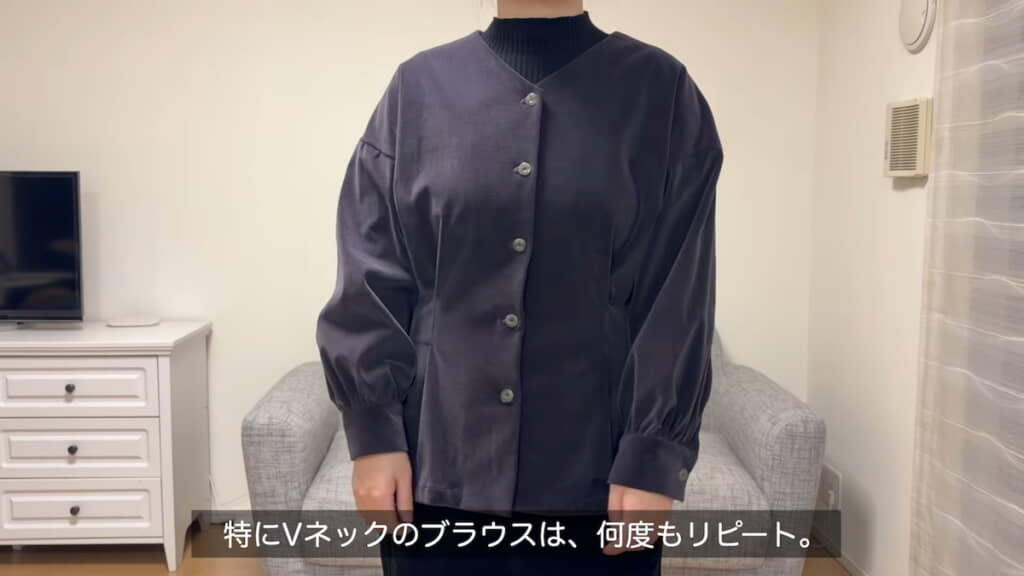 何度もリピートして作ったVネックのブラウス