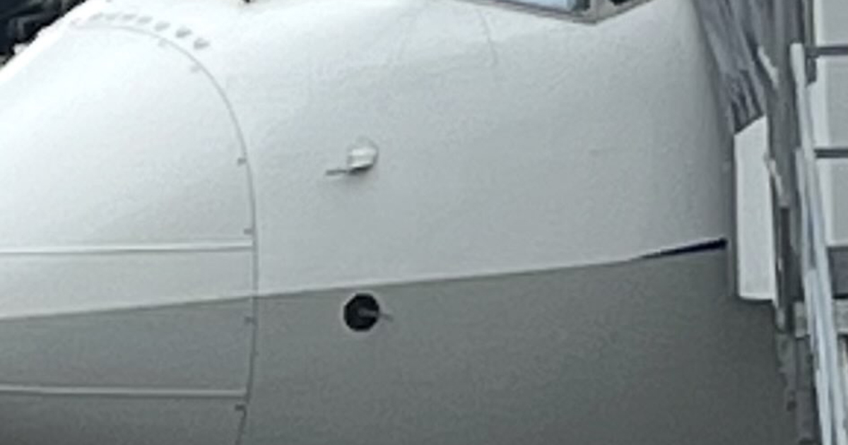 飛行機を降りた後→ふとコックピットを振り返ると…… 思わぬ光景に「涙出てきました」「今度見てみます!」(1/3) | ライフスタイル ねとらぼ