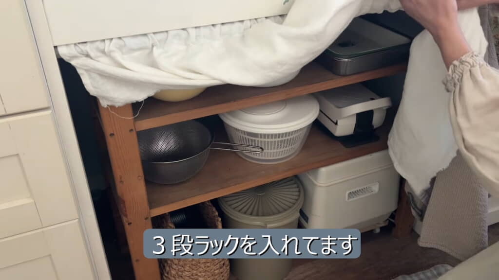 シンク下のスペースには3段ラック