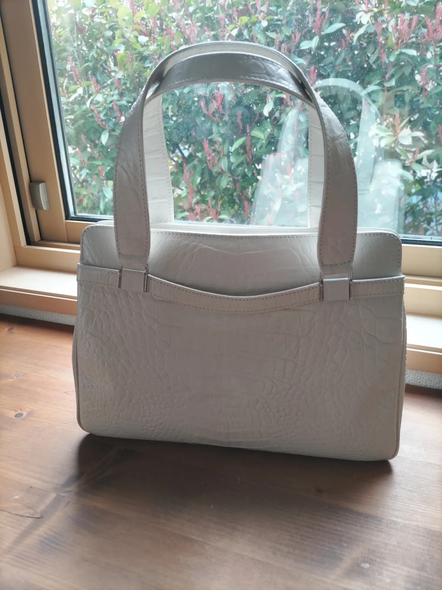 古着屋さんで500円だった「未使用みたいに綺麗」なバッグ→開けてみると…… 中から出てきた“予想外のもの”に「ロマンを感じます」(1/2) | ライフスタイル ねとらぼ