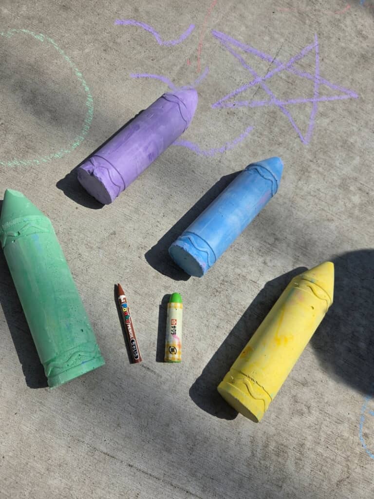 普通のチョークと並べるとその大きさに驚きます