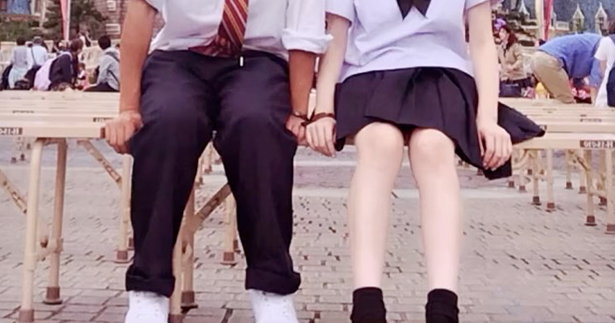 ディズニーで制服デートする高校2年生カップル→10年後……　圧巻の光景に「CMにした方がいい」「こんなカップルになりたい」（1/3） | ライフスタイル ねとらぼ