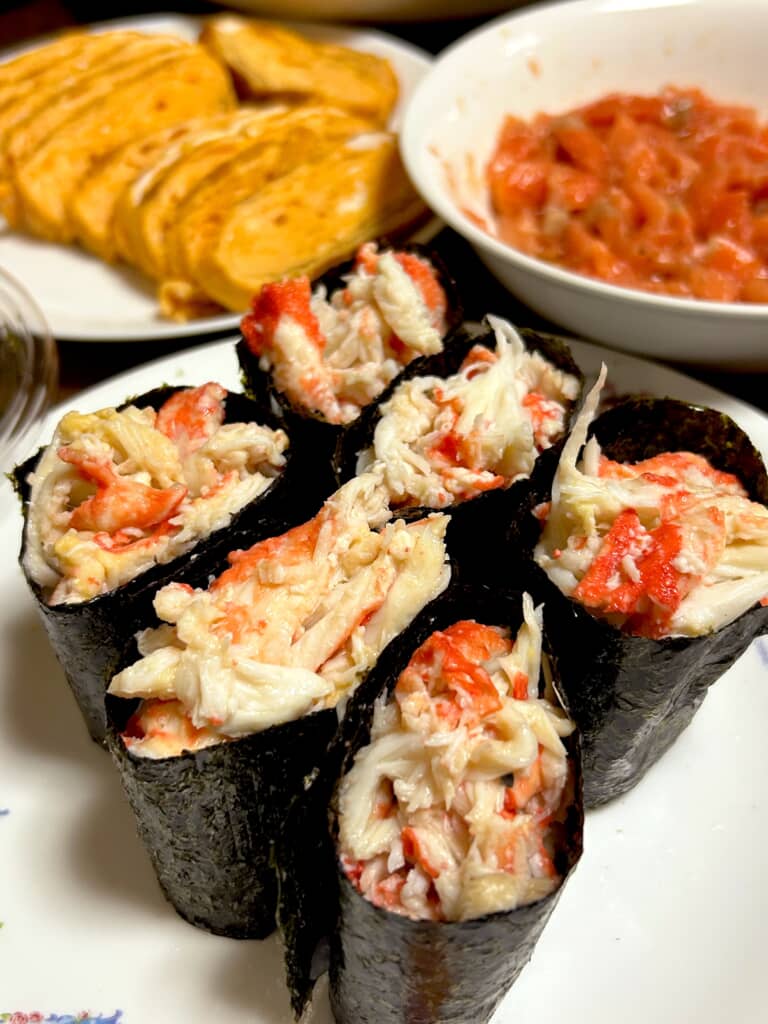 身をほぐして、カニ軍艦に！