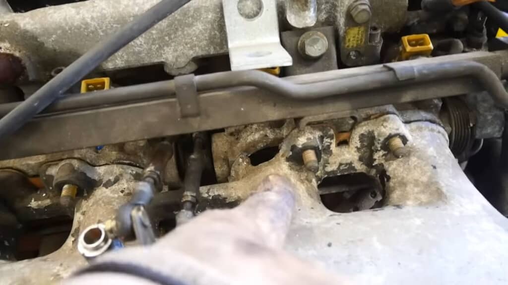 穴があいているサージタンク