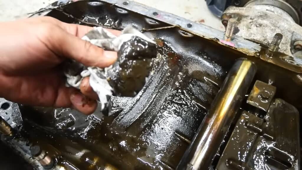 オイルパンの汚れを拭き取るのに使ったウエス