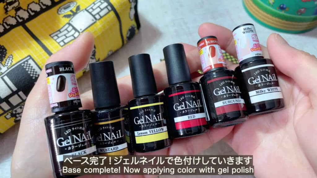 100均のジェルネイルを使っています(画像のカラージェルはセリアで販売されているシリーズ)