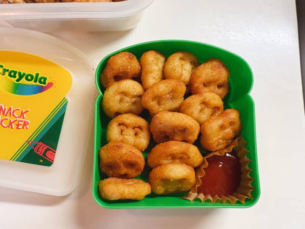 弁当箱に詰められたアンパンマンポテト