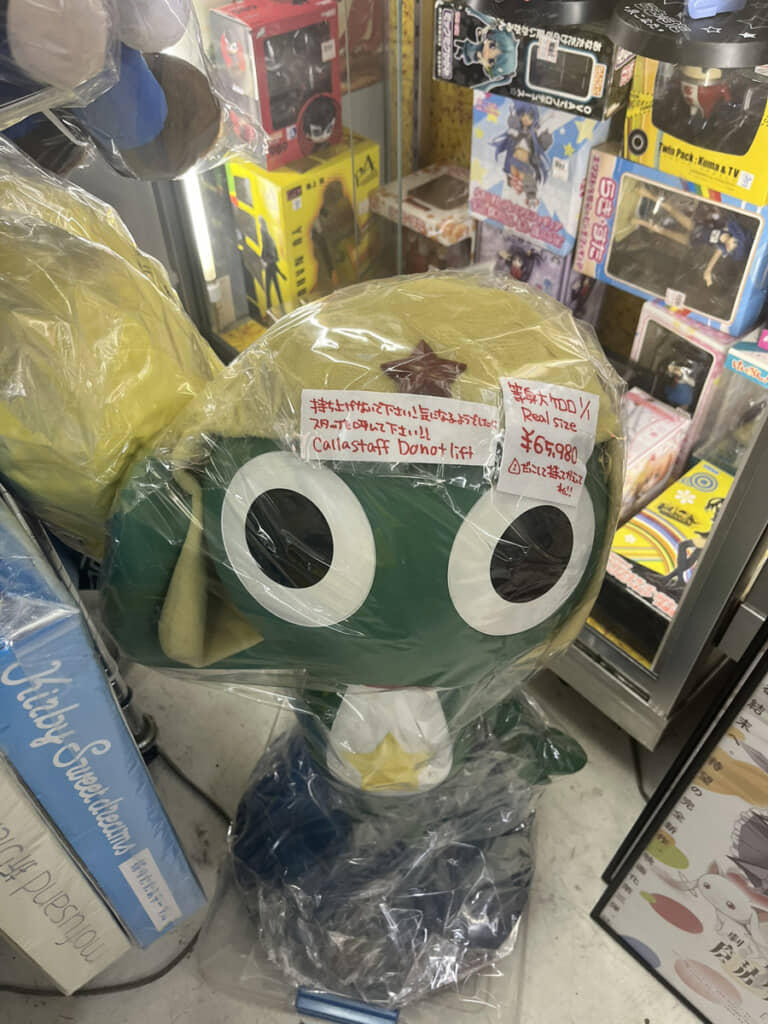 中野ブロードウェイで売られていた、6万5980円の等身大ケロロ