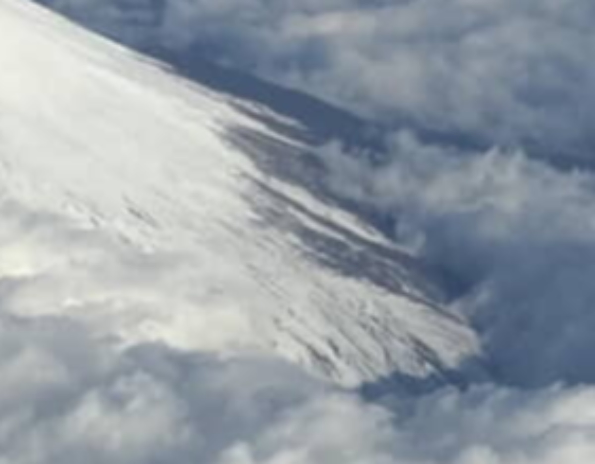10歳娘、飛行機から「富士山見えるよー！」→カメラを構えると……　奇跡の光景に「これは凄い」「ご利益ありそう」（1/3） | 育児 ねとらぼ