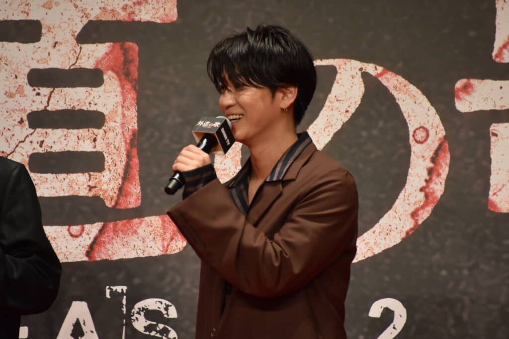 「この辺にハートマークのあざが付いていました」