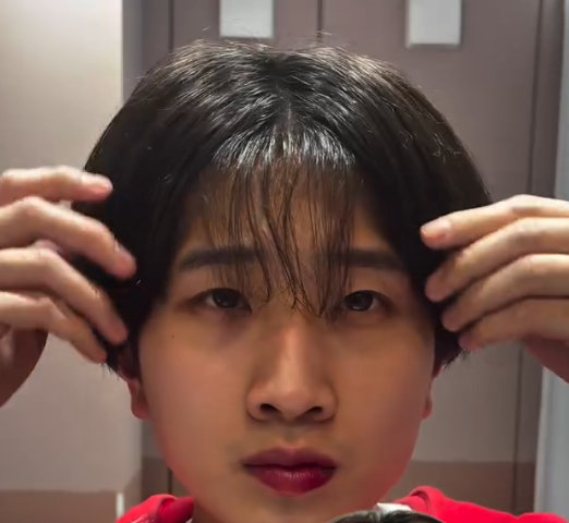 前髪を分ける幅も狭めに