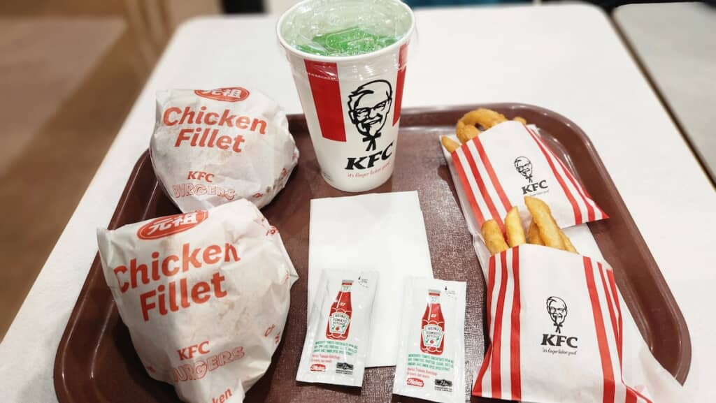 妻と息子のお昼ごはんはケンタッキーのバーガーセット