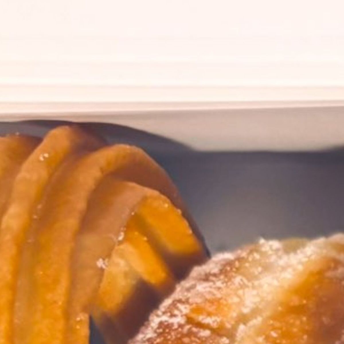 「花粉の薬を買うお金でミスドを買った」→箱を開けたら、大量の……　「なんか治りそう」「隙のない完璧な処方や」と107万表示 | ライフスタイル ねとらぼ